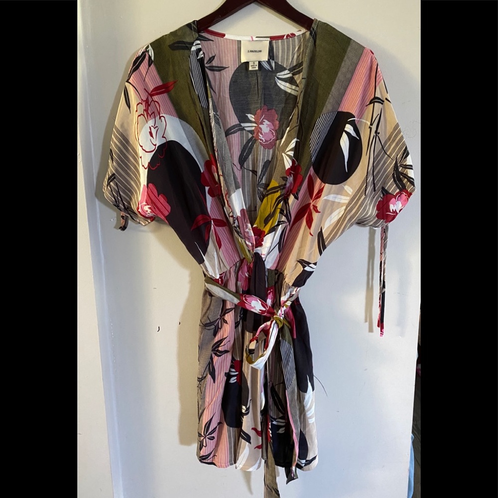 Cute summer dress with belt tie.